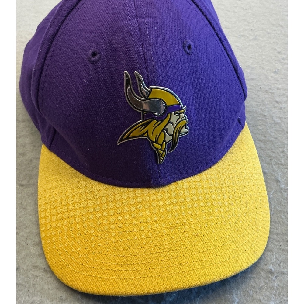 New Era Minnesota Vikings Hat Metal Logo Purple Gold Small-Medium 39THIRTY NFL